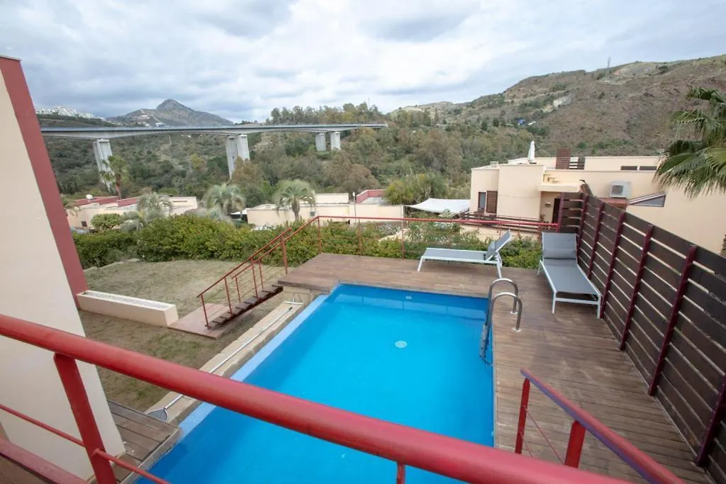 Private Pool Luxurious Villa With Mountain Views 埃斯特波纳 西班牙